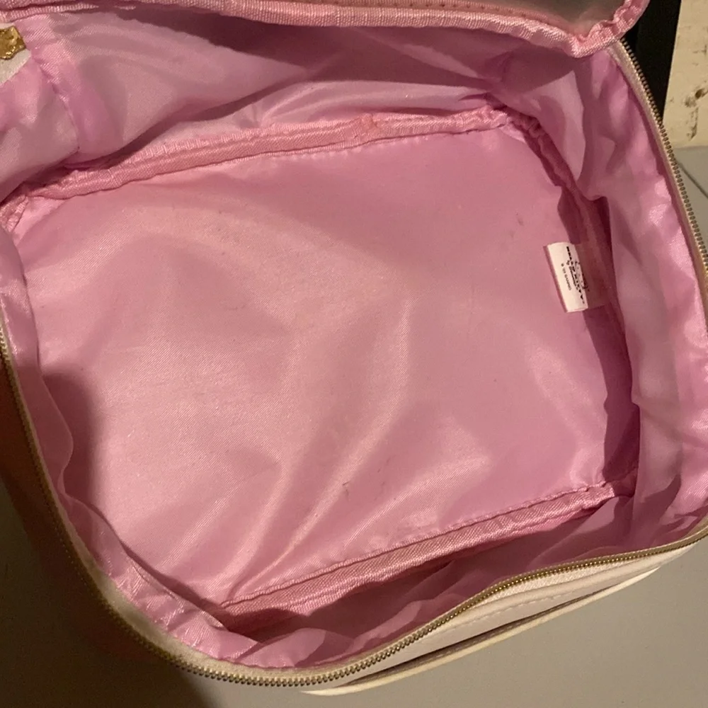 ***NWT*** HELLO KITTY BEAUTY TRAVEL‎ CASE